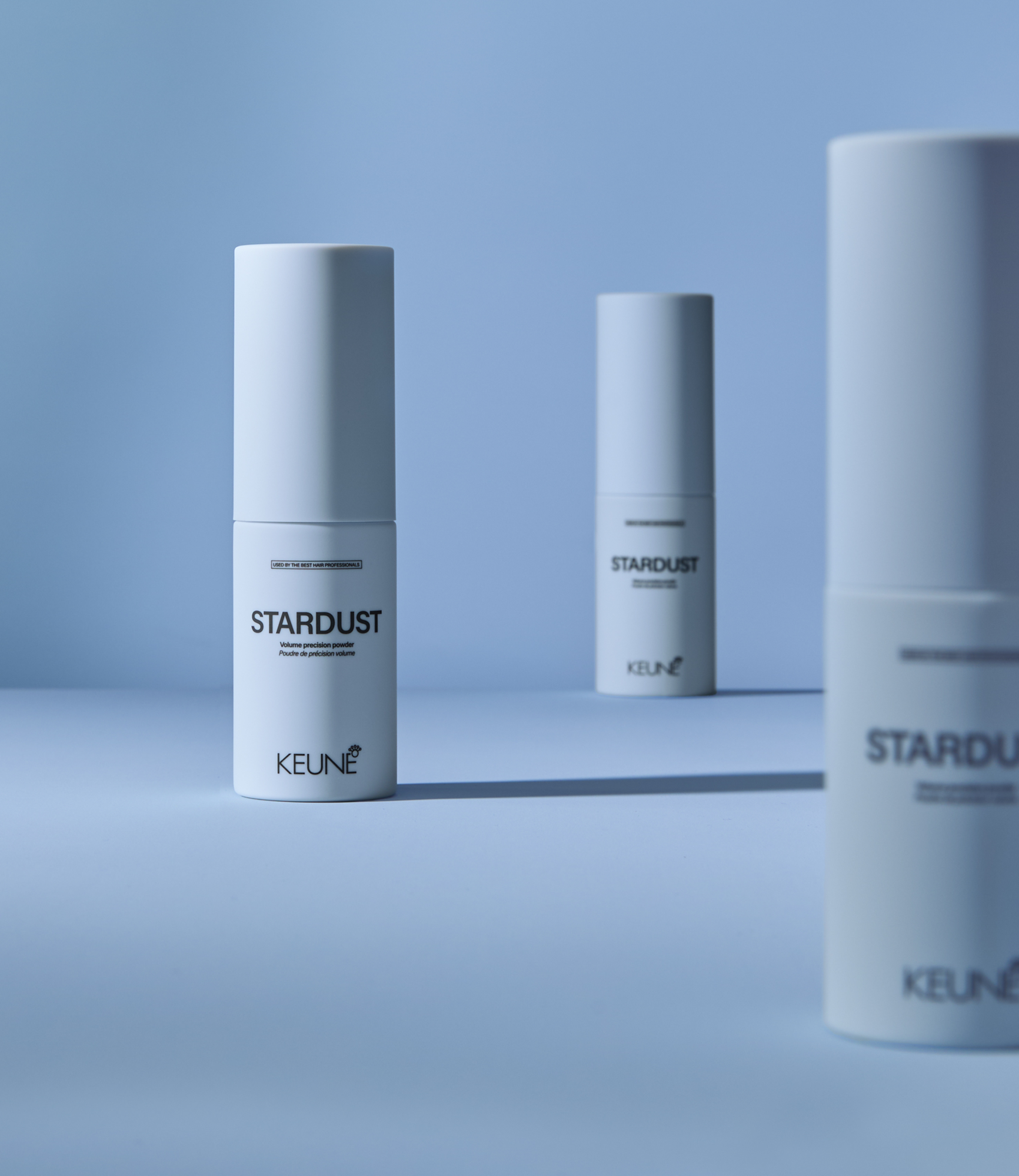 Ajoute du volume et de la texture avec Keune Stardust. Poudre volumisante précise pour cheveux fins, créant un effet gonflant immédiat.